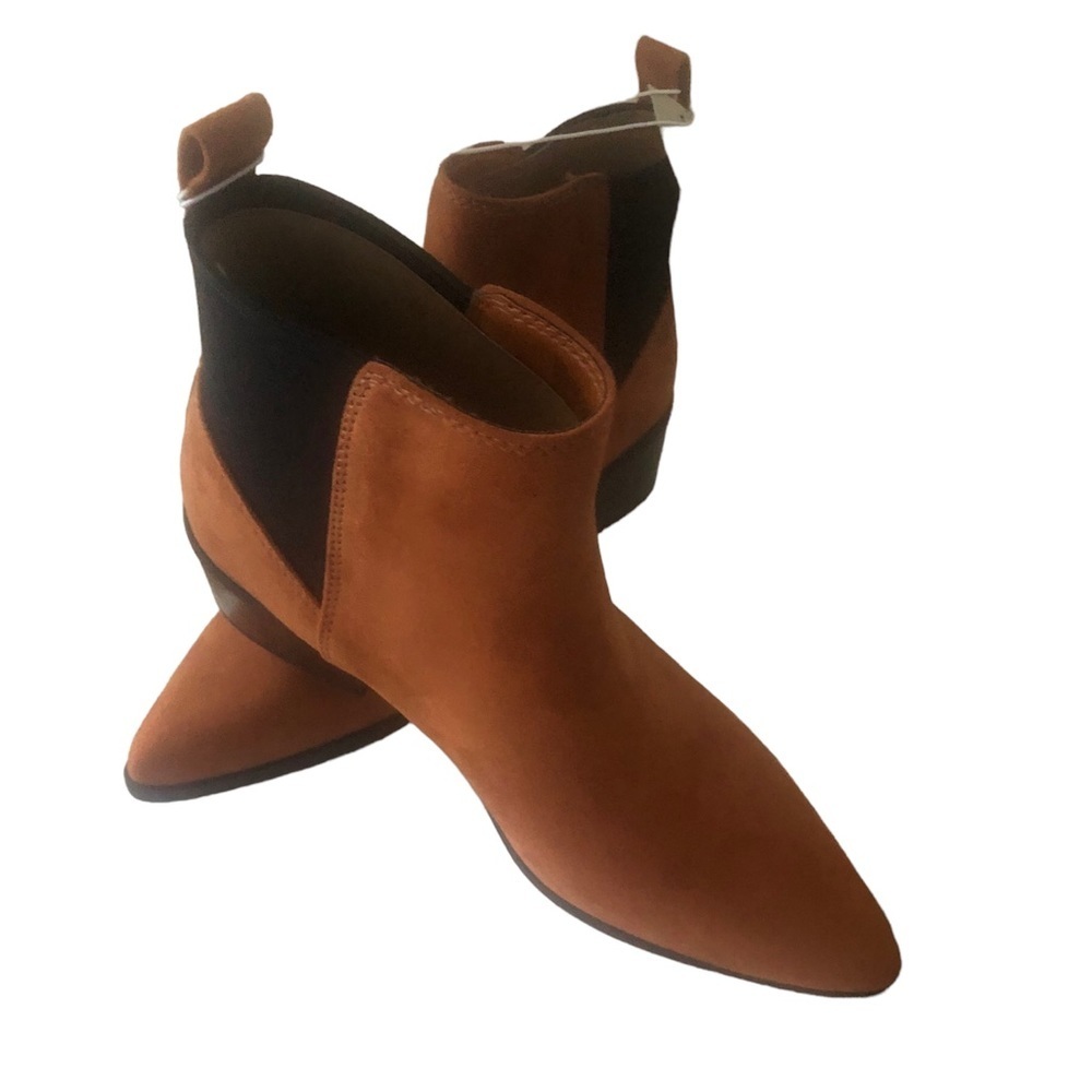 𝅺nwt  A new day~ Glen Woman’s low shaft boots in color Cognac.